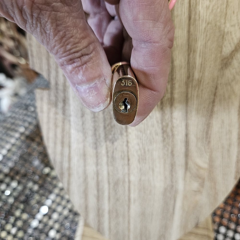 Louis Vuitton Gold Lock #316 LAST MARDOWN!! - Picture 5 of 5